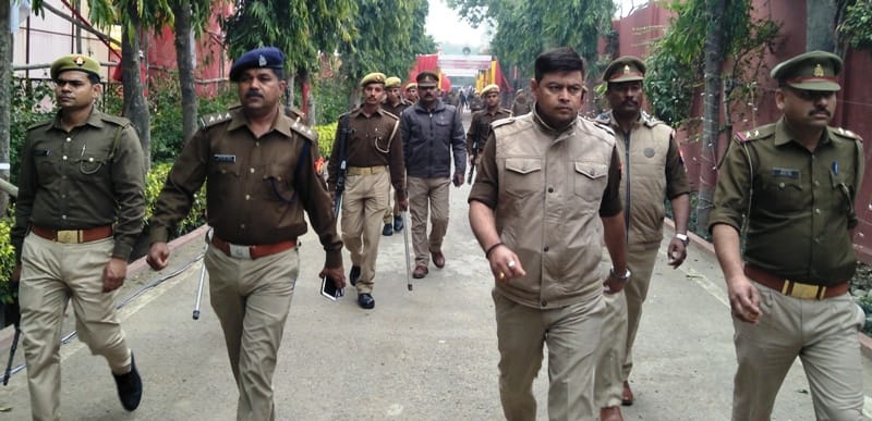 पूर्व मंत्री अशोक यादव पर दुष्कर्म का आरोप, आवास घेर कर पुलिस ने दी दबिश