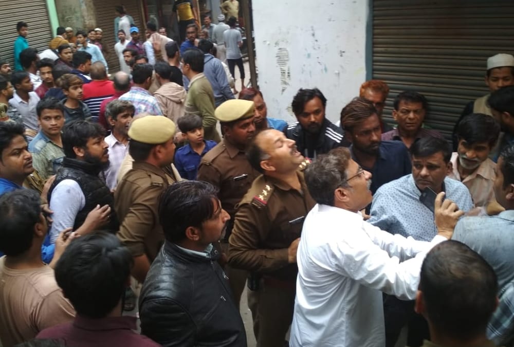 fire broke out in a godown in ameenabad in lucknow.