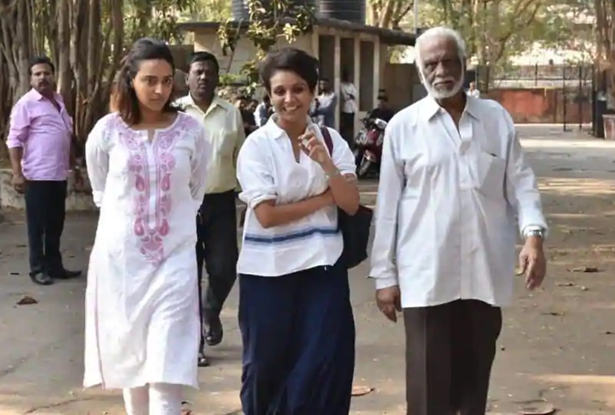 bollywood celebs Salman khan Soni Razdan Bhagyashree attend the funeral of Raj Kumar Barjatya