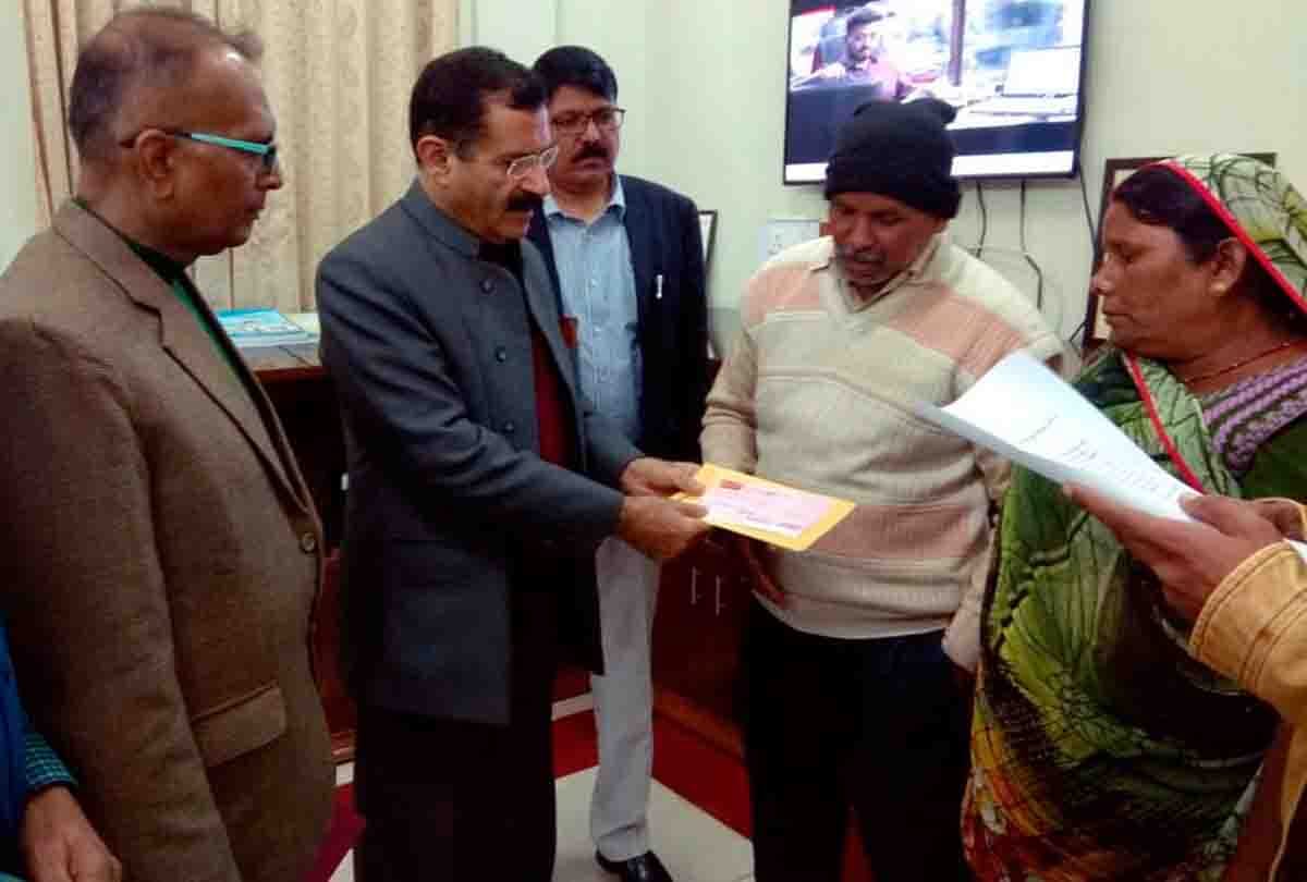 Allahabad University Vice Chancellor gave 50,000 rupees to parents of Rajinikanth