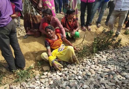 Cousins death in train accident in farrukhabad