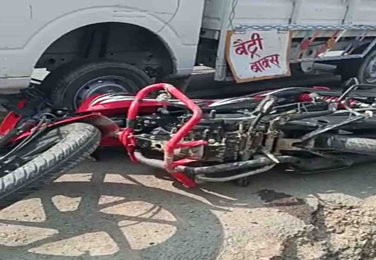 road accident in kanpur, mother and son died