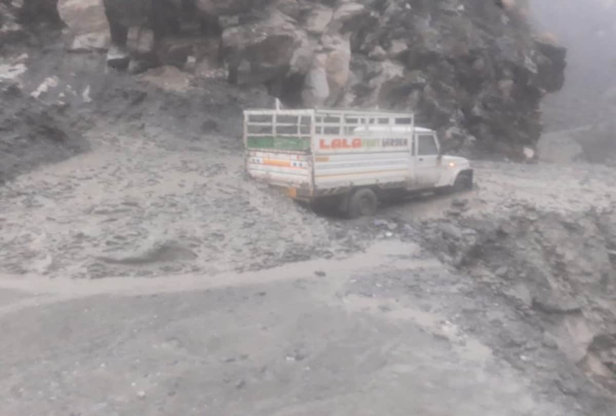 flash flood swept away jeep in kullu himachal
