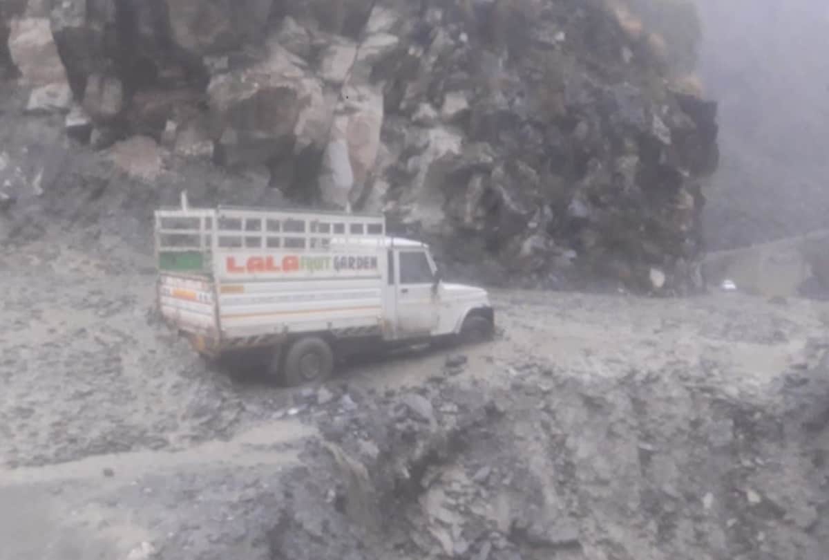 flash flood swept away jeep in kullu himachal