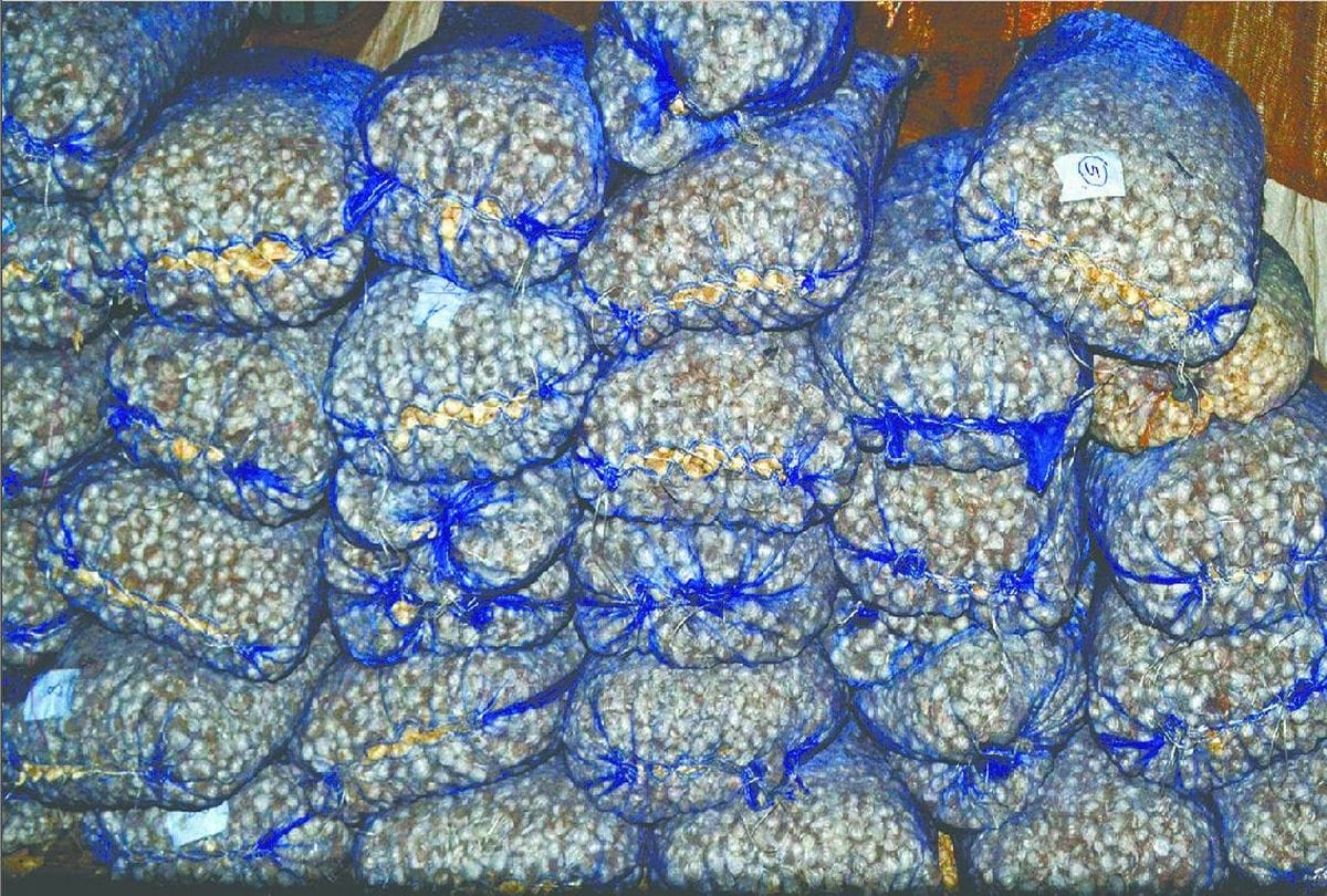 etah's traders stopped export of garlic onion to Pakistan after pulawama terror attack