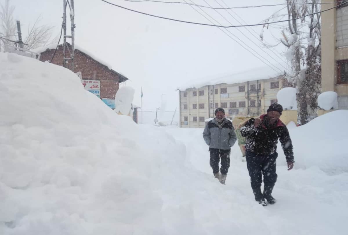 A day before the wedding groom reached home by covering 75 kilometer on foot in chamba himachal
