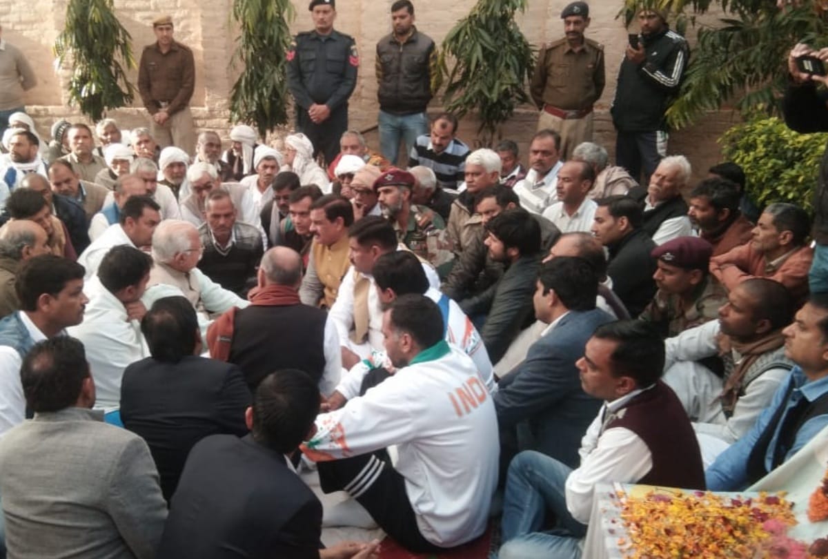 cm manohar lal khattar and jawans reach martyr sandeep house pay tribute read all announcement