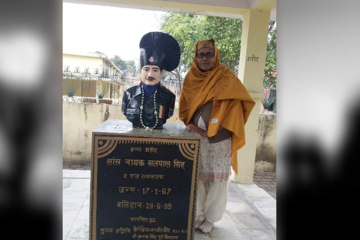 #pulwama, Martyrs widows shared pain with ajay wife, saying, your children  need you Do not give up