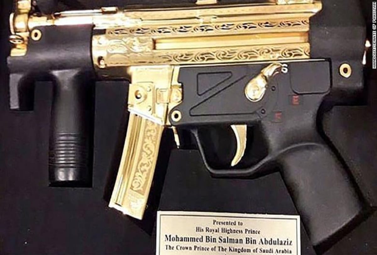 pakistan give a gold plated gun to saudi crown prince salman