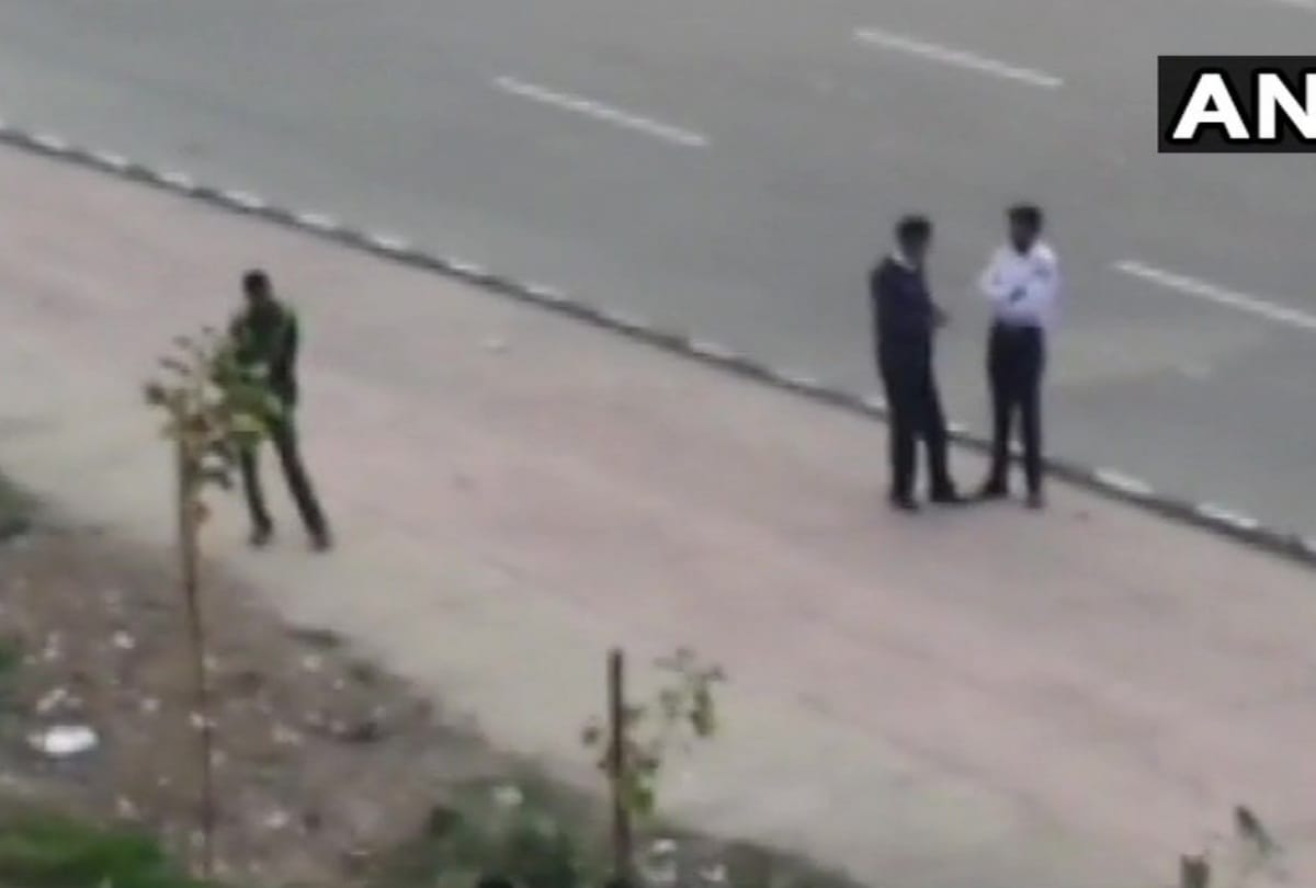 robbers fire on police team in delhis pandav nagar near akshardham temple one held