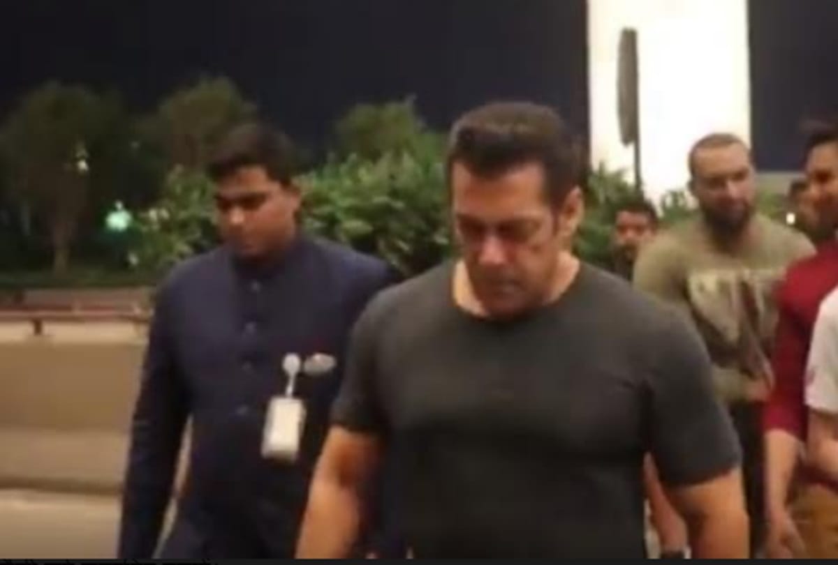 bollywood celebs Salman khan Soni Razdan Bhagyashree attend the funeral of Raj Kumar Barjatya