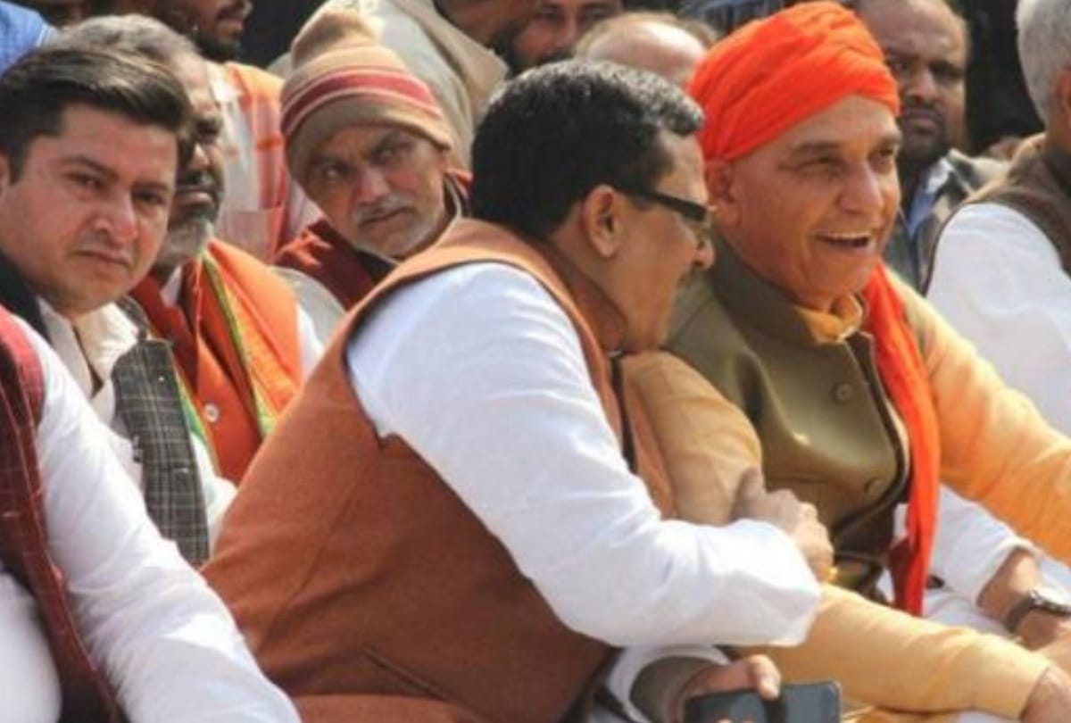 kumar vishwas take on modi for bjp ministers laughing at martyr ajay kumar last rites