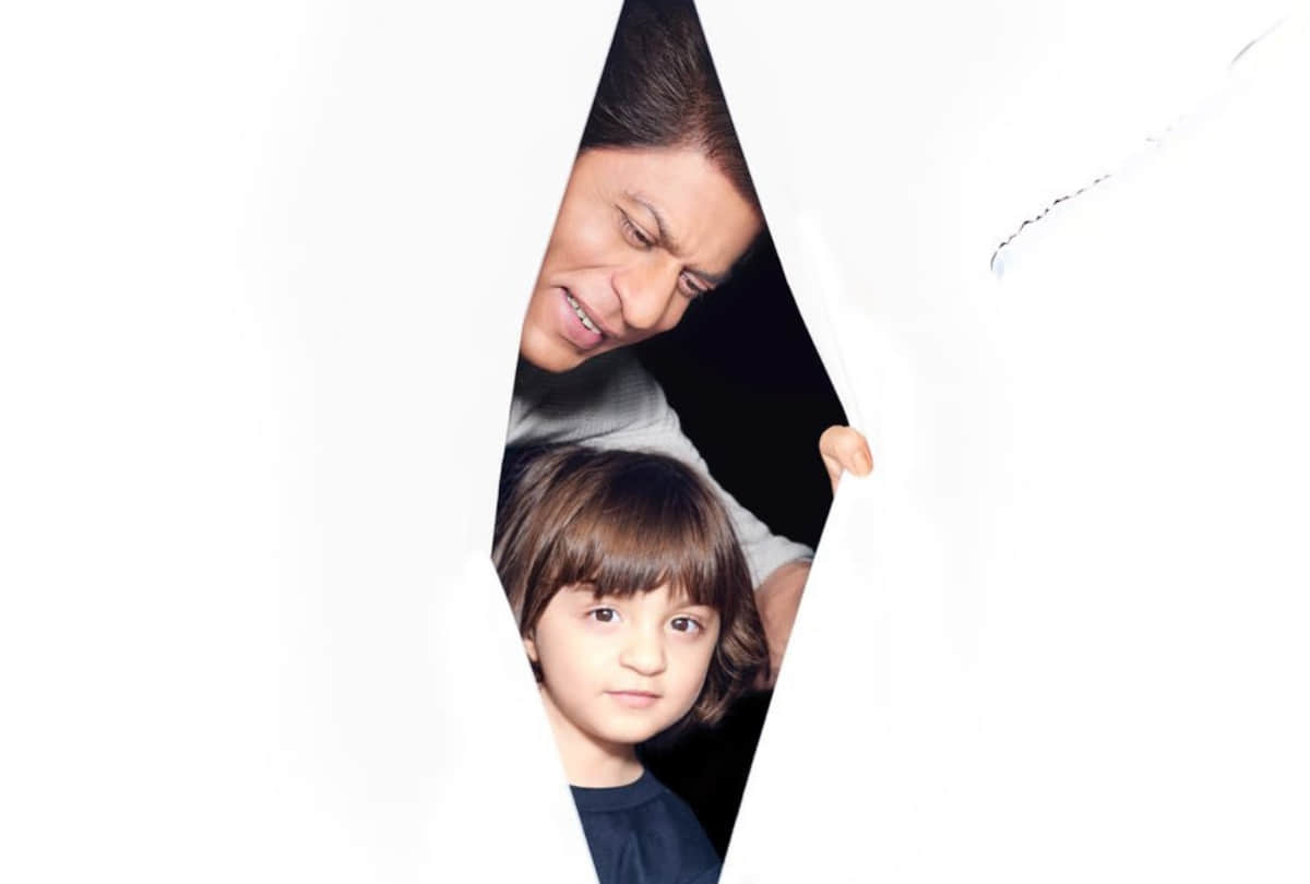 gauri khan share picture shah rukh khan with abram look bonding