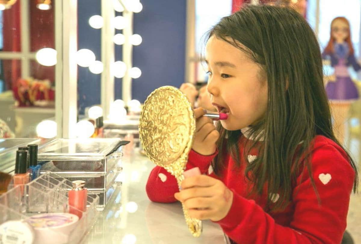 South Korea beauty industry targets very young girls
