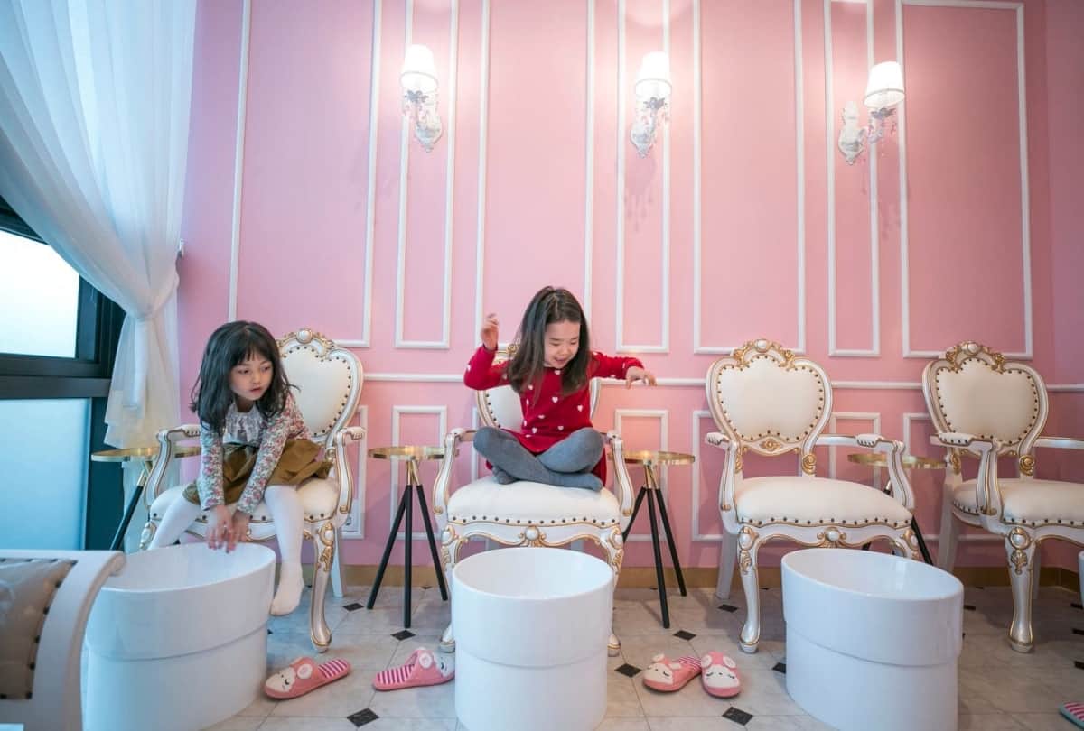South Korea beauty industry targets very young girls