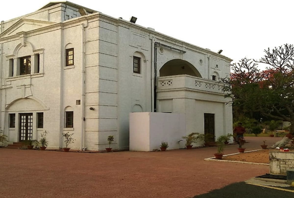 tejaswi yadav bungalow look like seven star hotel