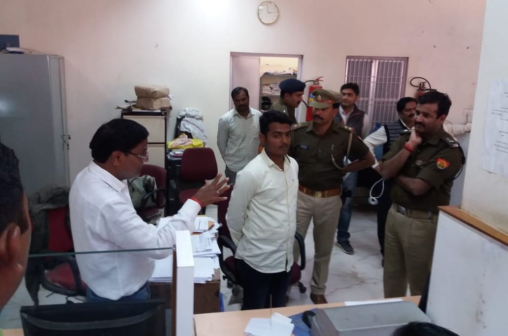 Robbers unsuccessful in bank robbery in varanasi