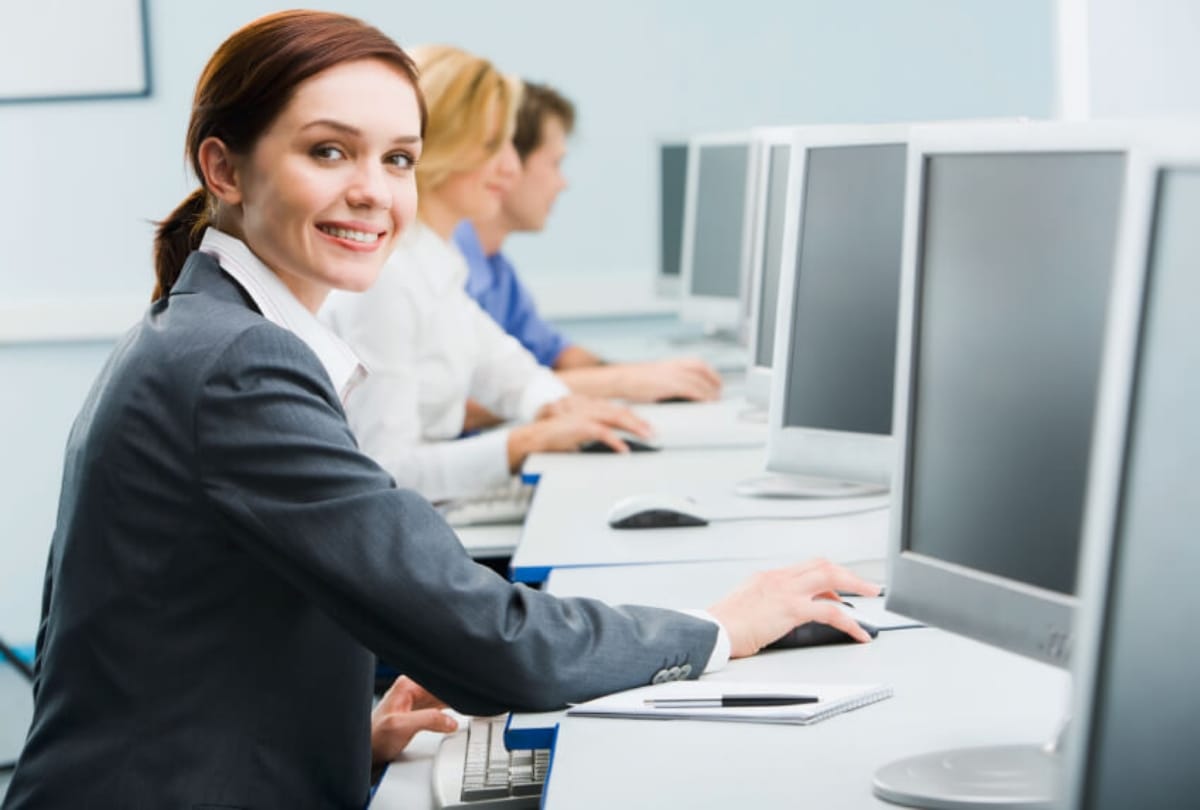 womens are happier in office as compare to men