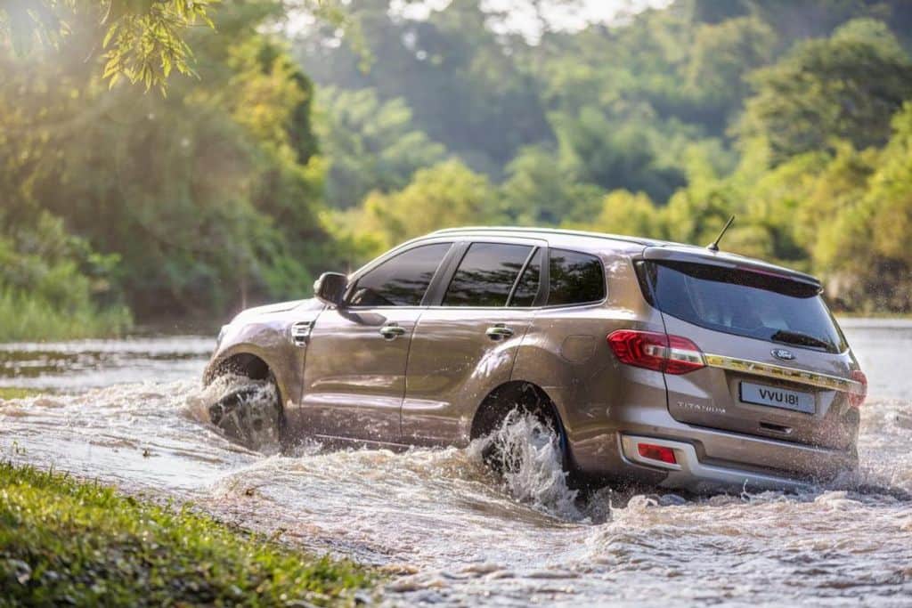 2020 Ford Endeavor BS6 becomes expensive ford endeavour bs6 price in india 2020 ford endeavour 2020 bs6 engine features