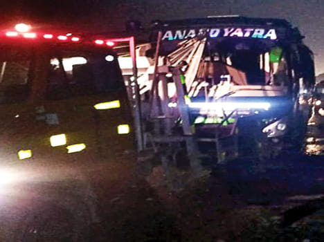 Express-Way Valvo Bus Flip, Six Dead, 12 Wounded