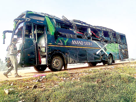Express-Way Valvo Bus Flip, Six Dead, 12 Wounded