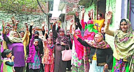 बाकरगंज में लगे नगर निगम मुर्दाबाद के नारे