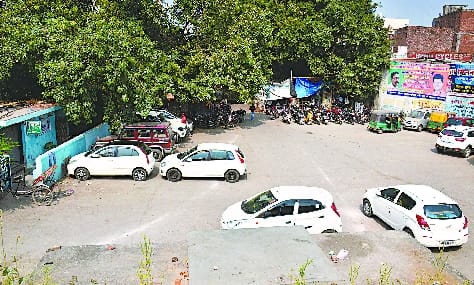 कुतुबखाना में मल्टीस्टोरी पार्किंग का निर्माण फंसा