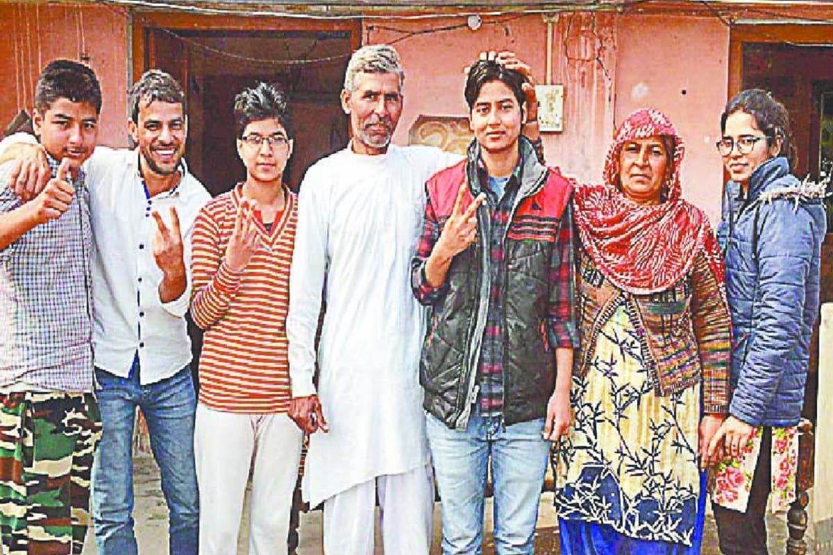 police recruitment: 50 candidates passed from village in Baghpat, and thanked the Yogi Government