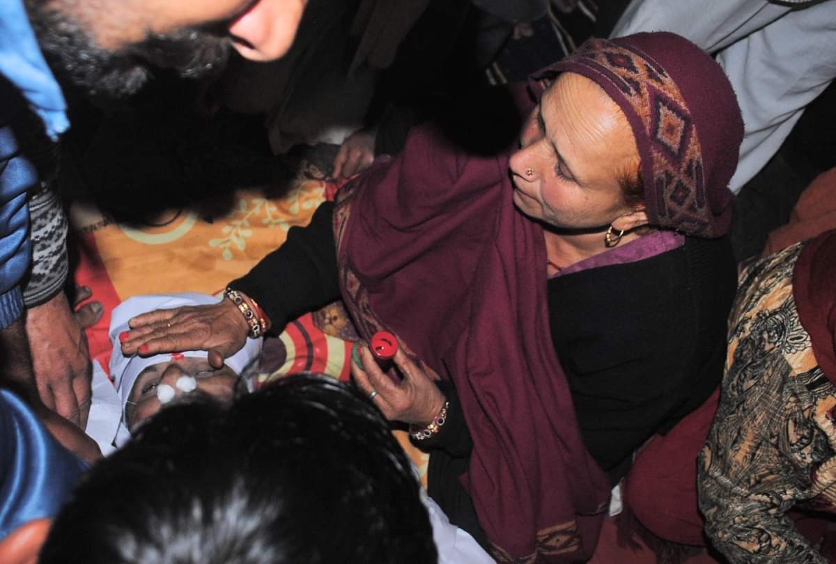 kinnaur avalanche: bids adieu to martyr Constable Rakesh Kumar in bilaspur himachal