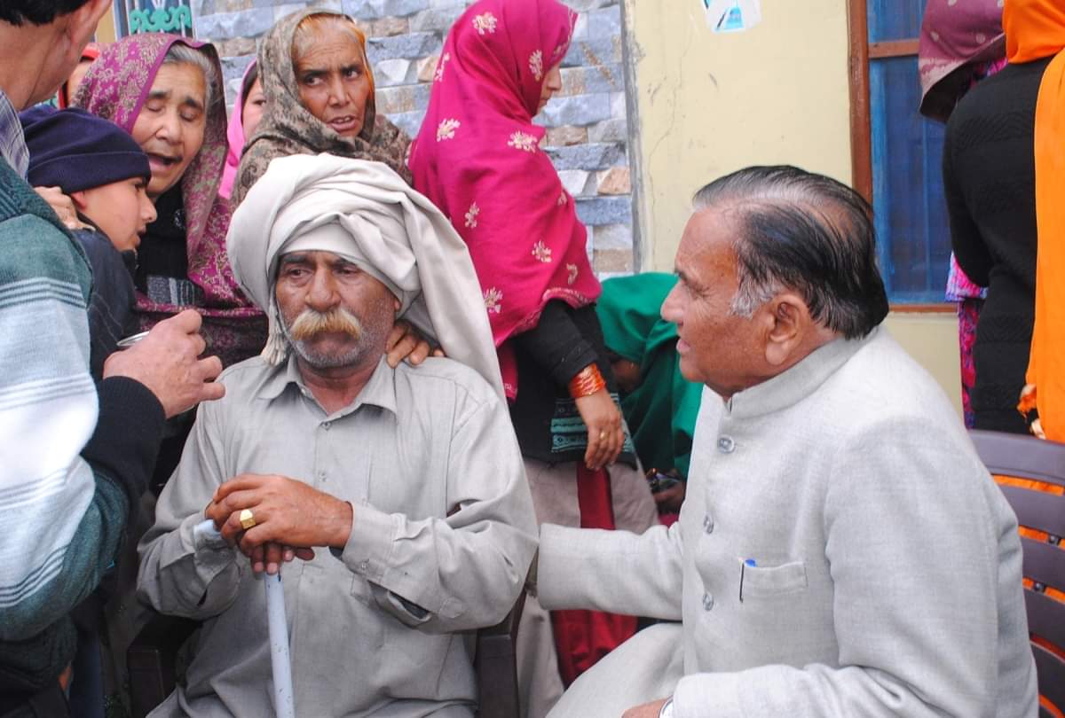 kinnaur avalanche: bids adieu to martyr Constable Rakesh Kumar in bilaspur himachal