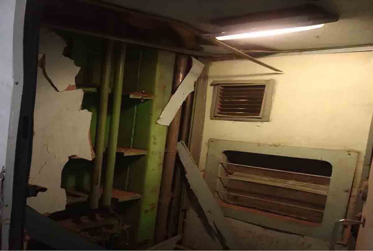 train derailed planning and kalindi express blast news