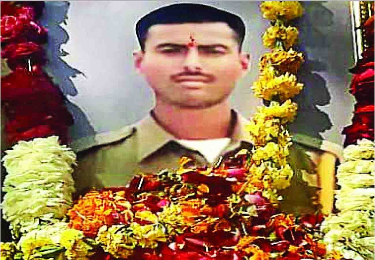 pulwama terror attack martyr's wife angry at leaders conduct