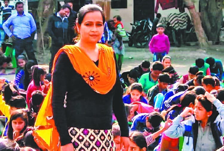 Success Story, Dipti Sharma Working to Improve Education Level in Government Schools