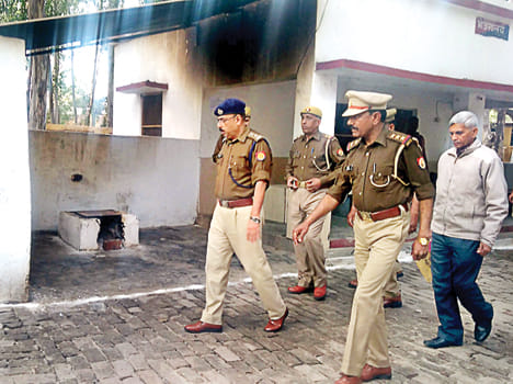 thaana prabhaaree ko nahin pata, kitane hain chaukeedaar