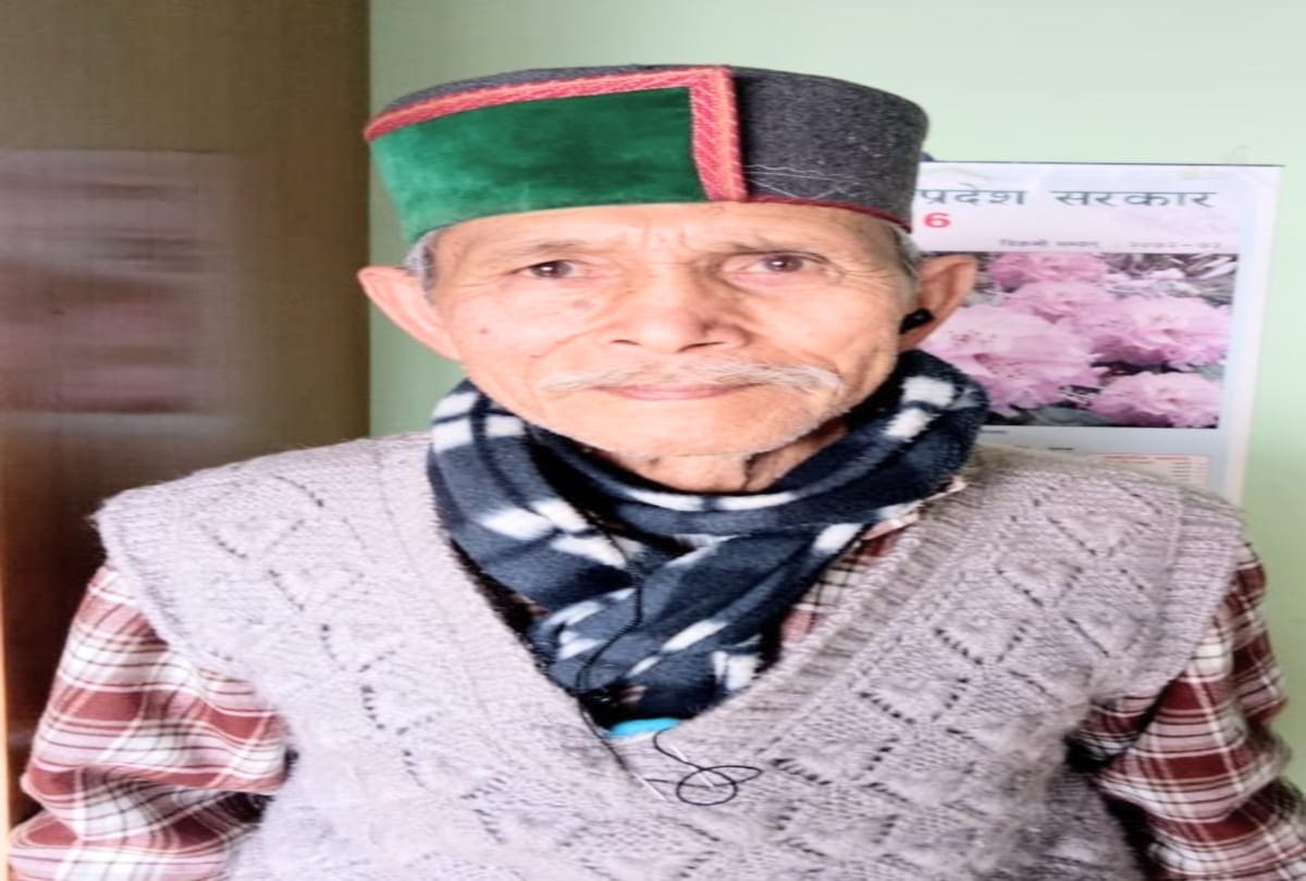After buried in the avalanche army jawan Gangasagar cut snow from Khukuri to save his life