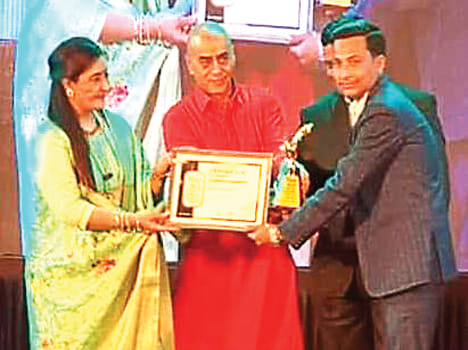 Indian icon award for the three talent of the district
