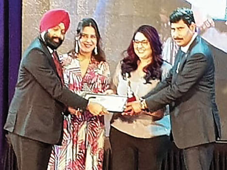 Indian icon award for the three talent of the district