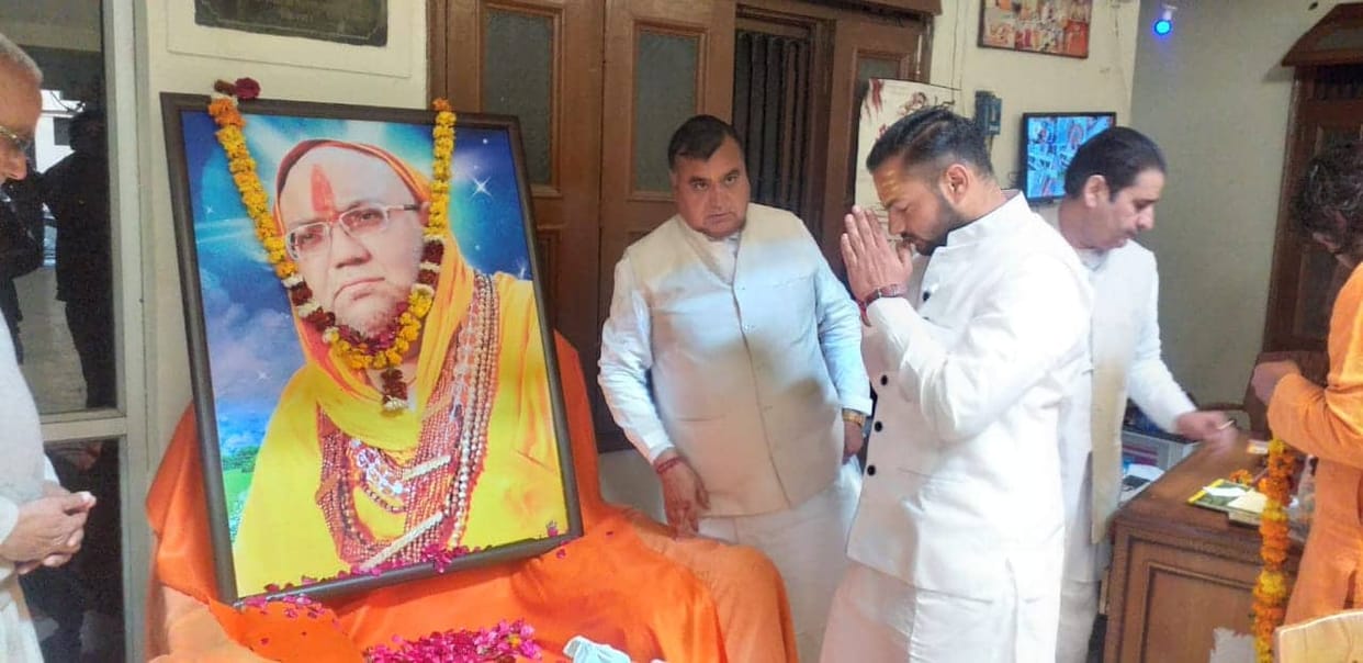jagadguru ramanandacharya hansdevacharya road accident death in unnao