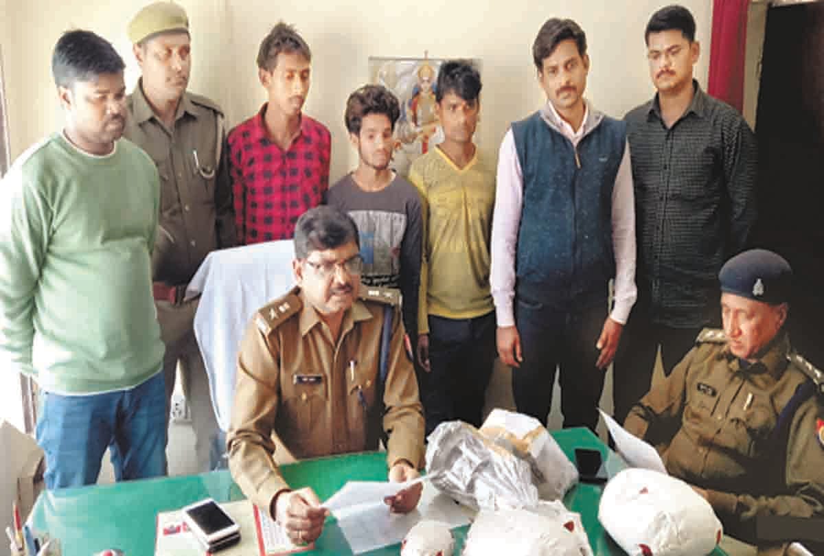 Crooks fired tigers on police