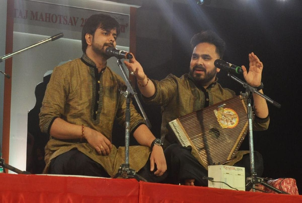 singers performed in taj mahotsav 2019