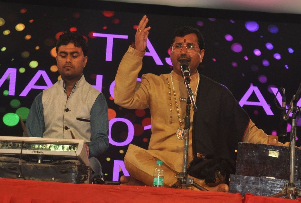 singers performed in taj mahotsav 2019