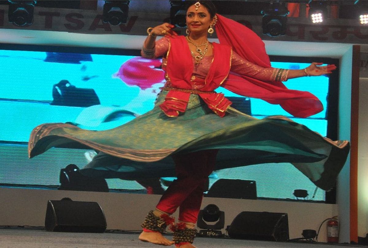 singers performed in taj mahotsav 2019