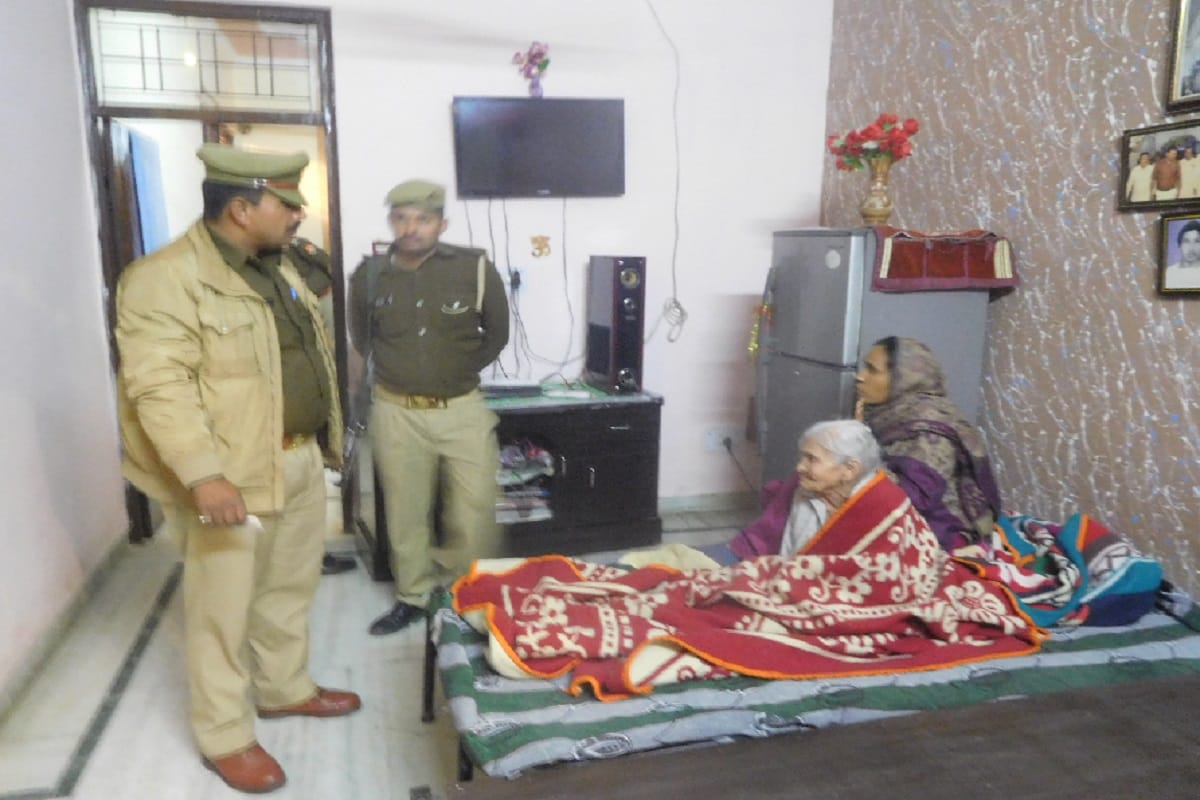 UP Crime, Five crore loot of gold in Meerut and mother says shot my accused son