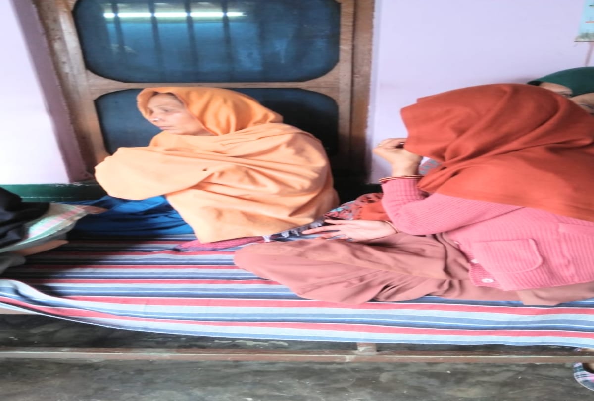 Mother's tears are not stopping after hearing news of her son buried in the avalanche kinnaur