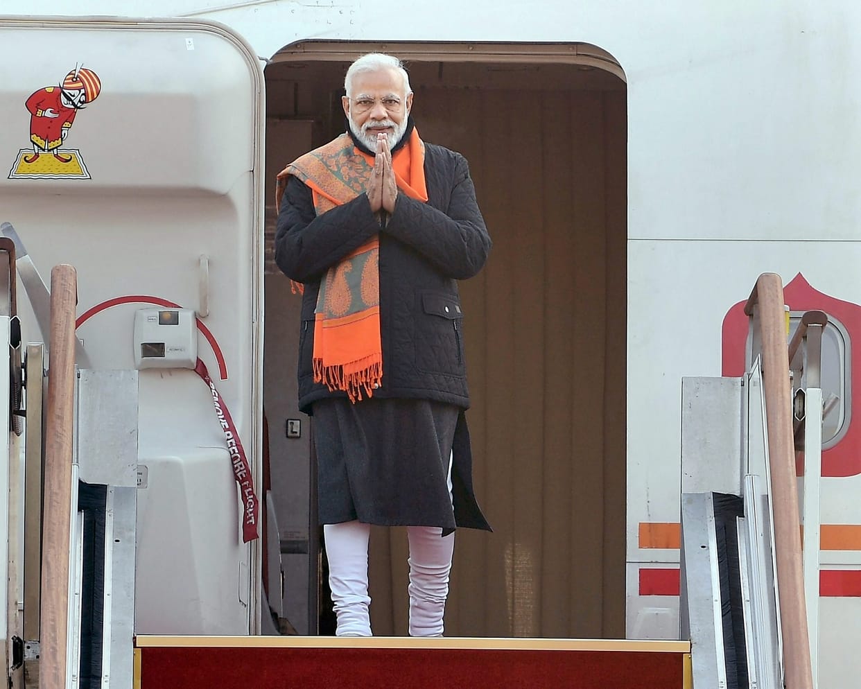 PM Narendra Modi in Gorakhpur and Prayagraj Live Updates