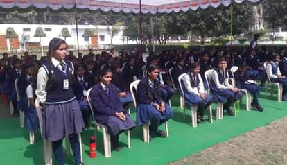 पुलिस की पाठशाला में दुर्गेश सिंह ने छात्राओं के मन की दुविधा भी दूर की।