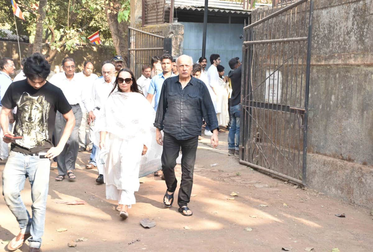 Soni Razdan to Satish Kaushik these bollywood celebrities reached Rajkumar Barjatya funeral