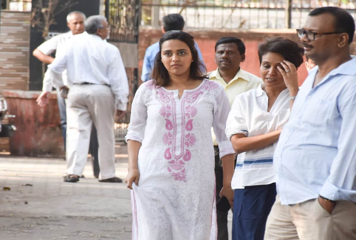 Soni Razdan to Satish Kaushik these bollywood celebrities reached Rajkumar Barjatya funeral