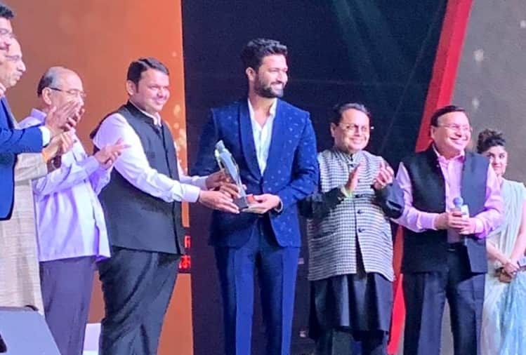 vicky kaushal and deepika won lokmat maharashtrian of the year awards