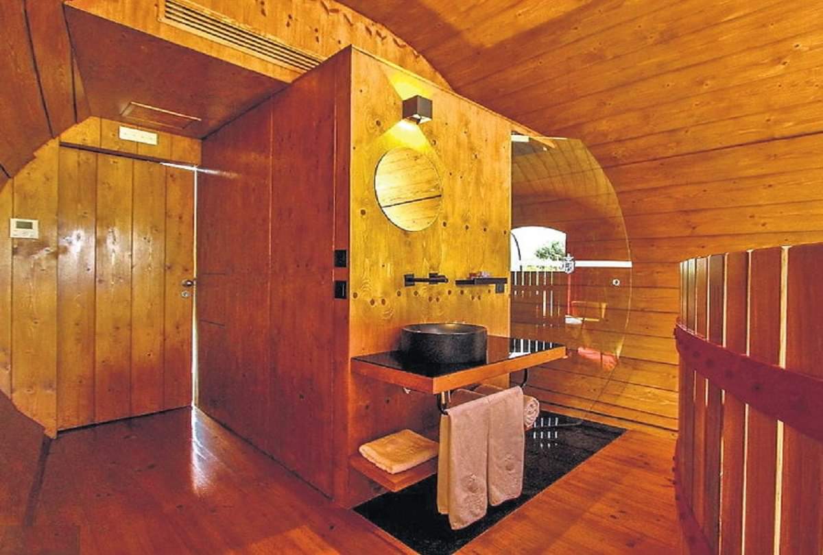 small hotels in wines barrel for wine lovers in portugal